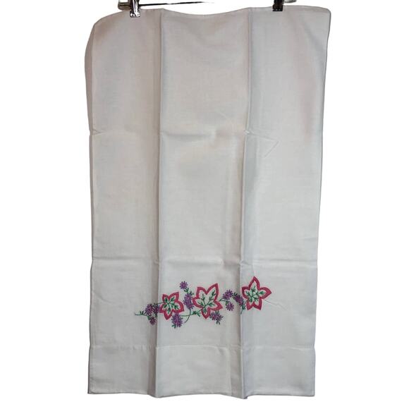 Vintage Pillowcase Set Embroidered Flowers Leaves Boho 19 x 30 Queen White - Picture 3 of 13